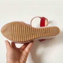 2025 夏季新款韩版时尚厚底坡跟系带露趾优雅防水凉鞋 - 紅色 - 查看 7