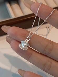 Elegant Necklace With A Shell Pendant. A Fashionable Jewelry Gift For Women, Made With Simulated Pearls. A Statement Piece, Perfect For Valentine's Day, Christmas. - 銀色 - 查看 5