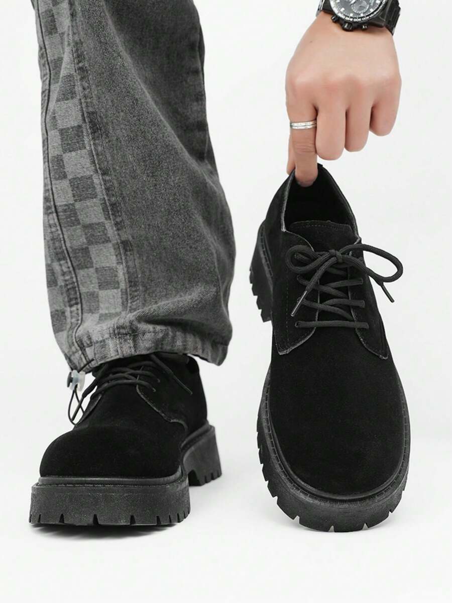 男士哑光低帮靴，休闲厚底工作鞋，卡其色户外系带德比鞋。新款男士低帮靴，复古工作鞋，厚底鞋，轻便户外休闲靴。此款鞋码偏大，建议选购比平时尺码小一码的尺码。请根据尺码信息选择合适的尺码，以获得更合脚的穿着体验。