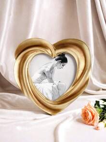 1pc European Retro Heart-Shaped Gold Retro Pattern Decorative Photo Frame, Resin Decorative Crafts, Is The Best Object For Creative People To Design Home Decoration, For Home Desktop Decoration, Gifts For Classmates, Friends And Family, And Birthday Gifts. Room Decoration, Home Decoration, Birthday Decoration, Kitchen, Wedding, Bedroom Decoration, Living Room Decoration, Gift, Party Decoration, Garden Decoration