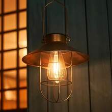 Lámpara colgante de arte de metal con energía solar - Brillo cálido, diseño de metal de cobre, adecuada para patio, jardín y decoración del hogar, carga solar de alta calidad resistente a la intemperie, mejora del paisaje | Luz de jardín de metal de ambiente cálido