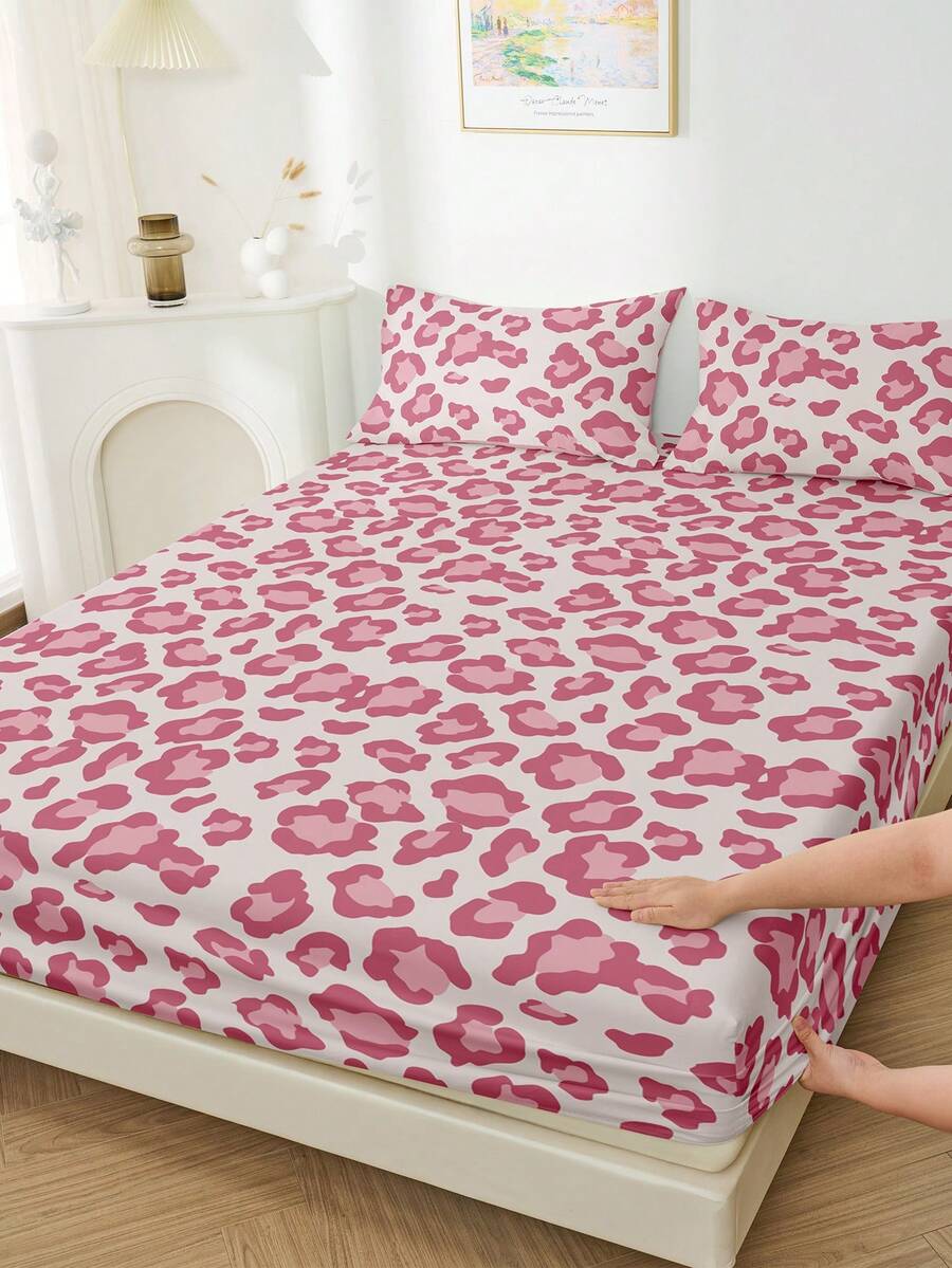1pc Leopard Print Fitted Sheet, Wildlife Pattern Mattress Cover, Soft & Comfortable, Anti-Slip Deep Pocket Design, Suitable For Twin/Full/Queen/King Size Beds, All Seasons, Machine Washable, Dust-Proof & Anti-Slip Design, Pillowcases Not Included, Essential Fashion Bedroom Decor