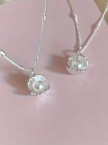 Elegant Necklace With A Shell Pendant. A Fashionable Jewelry Gift For Women, Made With Simulated Pearls. A Statement Piece, Perfect For Valentine's Day, Christmas. - 銀色 - 查看 3
