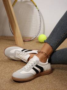 学生时尚系带低帮运动鞋，适合少女的休闲校园鞋 - 黑與白 - 查看 3