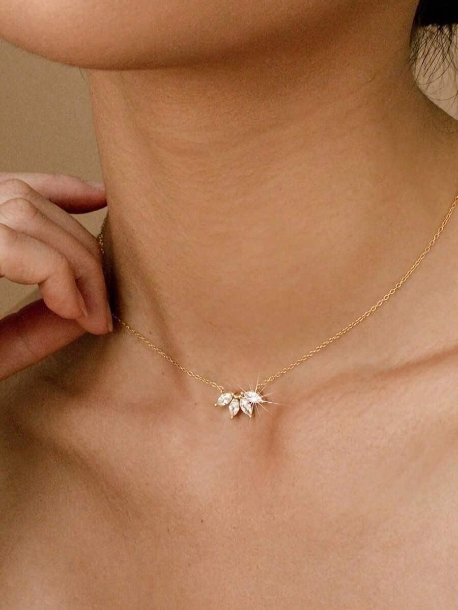 1pc Sparkling Zirconia Leaf Pendant Necklace, Fashionable Unique Design Versatile Everyday Wear Choker Necklace For Women