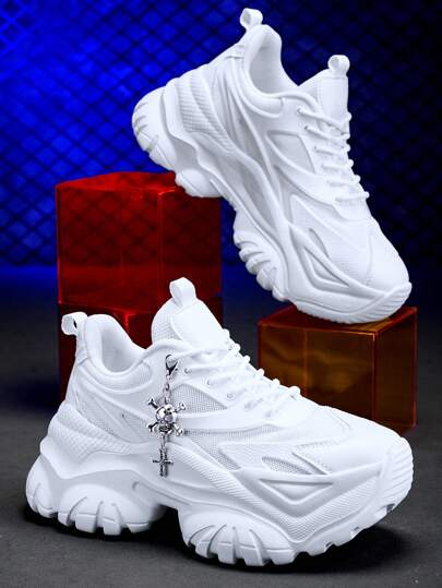 7cmエレベーター付きレディースカジュアルスポーツシューズ、ハロウィンメタルチェーン、ゴシック調シルバークロス&スカルデコレーション、通年使えるEVAプラットフォームスニーカー、軽量柔らかい衝撃吸収、滑り止め、通気性メッシュサマーサンダル、ラウンドトゥレースアップカジュアル ビッグサイズシューズ(カレッジ生、ティーン、デイリー、デート、ジム、オフィス、パンクスタイルプラットフォームスニーカー)