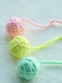 1 Stück Mehrfarbiger flauschiger Katzenball & Garn weiches interaktives Katzenspielzeug für Katzen in Innenräumen, zufällige Farbe (Weihnachts-/Feiertagsgeschenk)