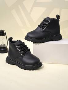 1 双黑色中性儿童靴，橡胶软底，增高，轻便舒适，系带和拉链设计，时尚短靴，适合 3-12 岁男孩和女孩，适合休闲、学校、表演，2025 年秋冬新品（26 码及以上，请订购大一码）
