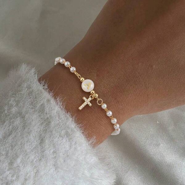 1 Stück einfaches Herz-Initialen-Kreuz-Anhänger-Armband mit Perlenkette für Frauen