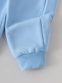 2pcs/Set Baby Boy Fashion Minimalist "MAMA'S BOY" Embossed Long Sleeve Hoodie And Casual Solid Color Elastic Waist Cuffed Pants Set, Spring/Autumn - Blue - View 6