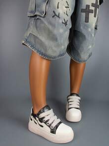 Zapatillas de moda con suela gruesa y plana, botas de tobillo para mujer con puntera redonda, suela gruesa, bordado y diseño de cordones, zapatillas góticas punk rock con llamas - Blanco y Negro - Ver 7