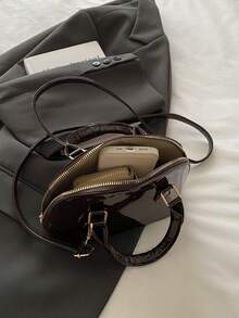 时尚纯色简约亮面PU手提包，适合购物、日常携带、年轻女性、大学生、年轻职业人士、办公室、学校、工作、商务、通勤、户外活动、旅行和短途旅行。 - 咖啡 - 查看 6