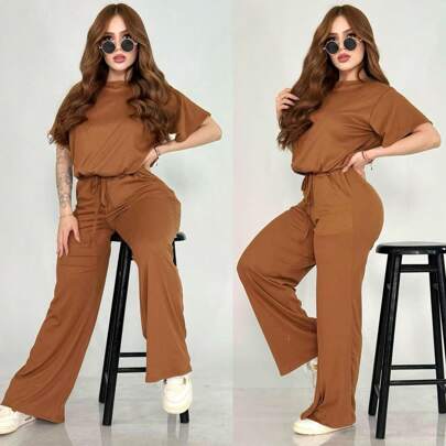 ¡Comodidad y estilo en un solo conjunto! Dale un upgrade a tu outfit con nuestro conjunto de 2 piezas: blusa con resorte + pantalón súper cómodo. Disponible en varios colores, unitalla y XL. ✨