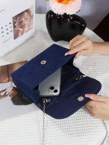 This Evening Bag Has A Certain Capacity, Which Can Hold Personal Items Such As Mobile Phones, Wallets, And Cosmetics. The Handheld Design Is Convenient To Hold. The Faux Suede Material And Retractable Handle Give It A Simple Yet Elegant Style, Suitable For Formal Evening Events, Company Annual Meetings, And Important Business Activities, Showcasing The User's Grace And Stability. This Ladies' Handbag, Clutch, Crossbody Bag, And Wedding Bag Can Be Used For Weddings, Galas, Parties, And Gatherings, And Can Be Paired With Evening Gowns And High Heels For A More Elegant Look.