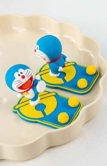 哆啦 A 梦手机支架 - 官方授权的可爱手机支架，非常适合免提观看或为您的工作空间增添乐趣。