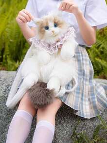 逼真的毛绒猫背包 - 可爱柔软的毛绒动物背包，配有可调节肩带，浅棕褐色