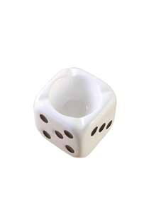 1个创意陶瓷骰子烟灰缸，光滑亮丽的陶瓷质感易于清洁，凹槽设计方便收纳烟灰。适用于客厅、咖啡厅、酒吧、办公室、个性化艺术装饰和实用摆件、圣诞节礼物、万圣节/圣诞节装饰摆件。它也是送给男朋友、女朋友、节日庆祝的独特而有趣的礼物。 - 彩色 - 查看 11