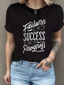 El fracaso el éxito en el progreso, eslogan motivacional, camiseta casual de moda, camiseta de cuello redondo para mujer. Camiseta de manga corta de algodón de 220 g, impresión por una cara - Negro - Ver 1