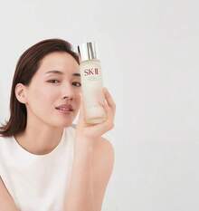 SK-II 资生堂 Essential PITERA™ 面部护理精华液，7.7 液体盎司 - 無色 - 查看 2