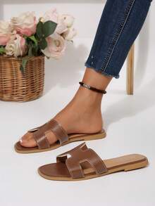 صنادل نسائية مسطحة مزينة بالمعدن، للارتداء بدون ربط، مانعة للانزلاق للاستخدام الداخلي والخارجي، للشاطئ - بني - مشاهدة 5