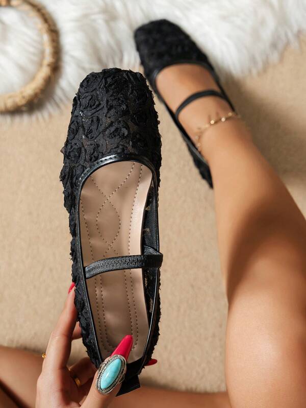 حذاء مسطح للنساء ذوات الحجم الكبير موديل خريف 2025، بتصميم مربع الأصبع، مزين بالدانتيل والرقعات بنقشة الورود، مناسب للاستخدام اليومي والحفلات، تهوية جيدة وتصميم مفتوح، متعدد الاستخدامات، أحذية بالية، ماري جين