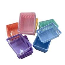 Cesta de armazenamento para sala de aula com 4 peças, pequena cesta organizadora de plástico, bandeja de armazenamento colorida, recipiente para giz de cera, mesa de escritório, gaveta, caixa de armazenamento para casa e escritório, tamanho: 6,1 polegadas (cor aleatória) - Multicolorido - Ver 3