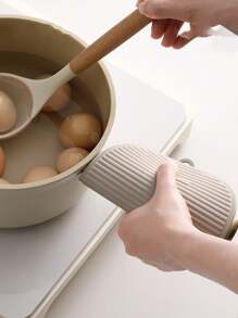 1pc Multipurpose Dining Table Mat, Kitchen Striped Non-Slip Heat-Resistant Placemat, Silicone Thick Insulation Pad, Slip Proof Kitchen Items, Practical Holiday Home Gift - Beige - View 4