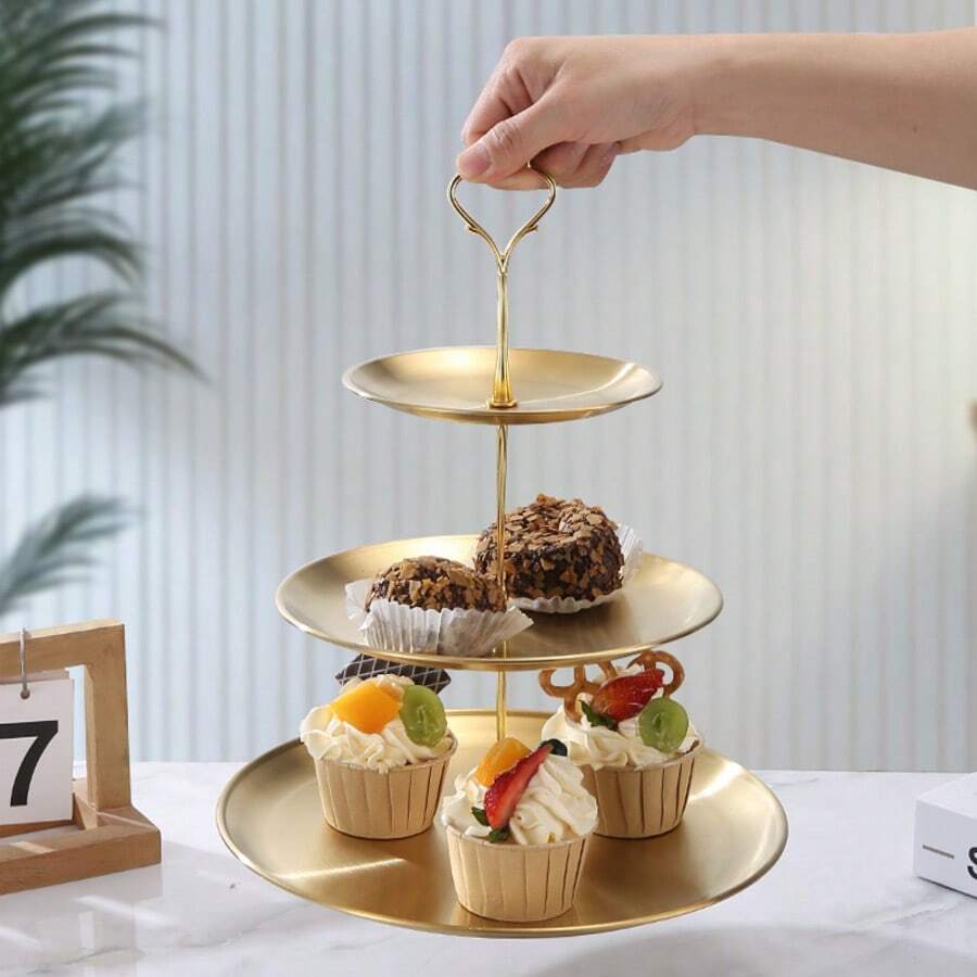 Bộ 3/4 khay đựng bánh nhiều tầng kiểu Châu Âu (bao gồm 2/3 khay + 1 đế), thích hợp sử dụng hàng ngày, có thể đựng đồ ăn nhẹ và trái cây, được sử dụng rộng rãi để trang trí các bữa tiệc trà và các buổi họp mặt, cũng có thể dùng để đựng bánh cupcake, bánh rán, trái cây, một phụ kiện nhà bếp lý tưởng và quà tặng Giáng sinh. - Vàng - Xem 1