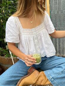 Women Eyelet Babydoll Shirt Top Blouse Y2K Floral Short Sleeve Square Neck Button Front Flowy T Shirts Crop Tops Summer Cute Cropped Peplum Tees Tops Casual Going Out Tops Vintage Aesthetic Clothes Beach Vacation Streetwear - 白色 - 查看 9