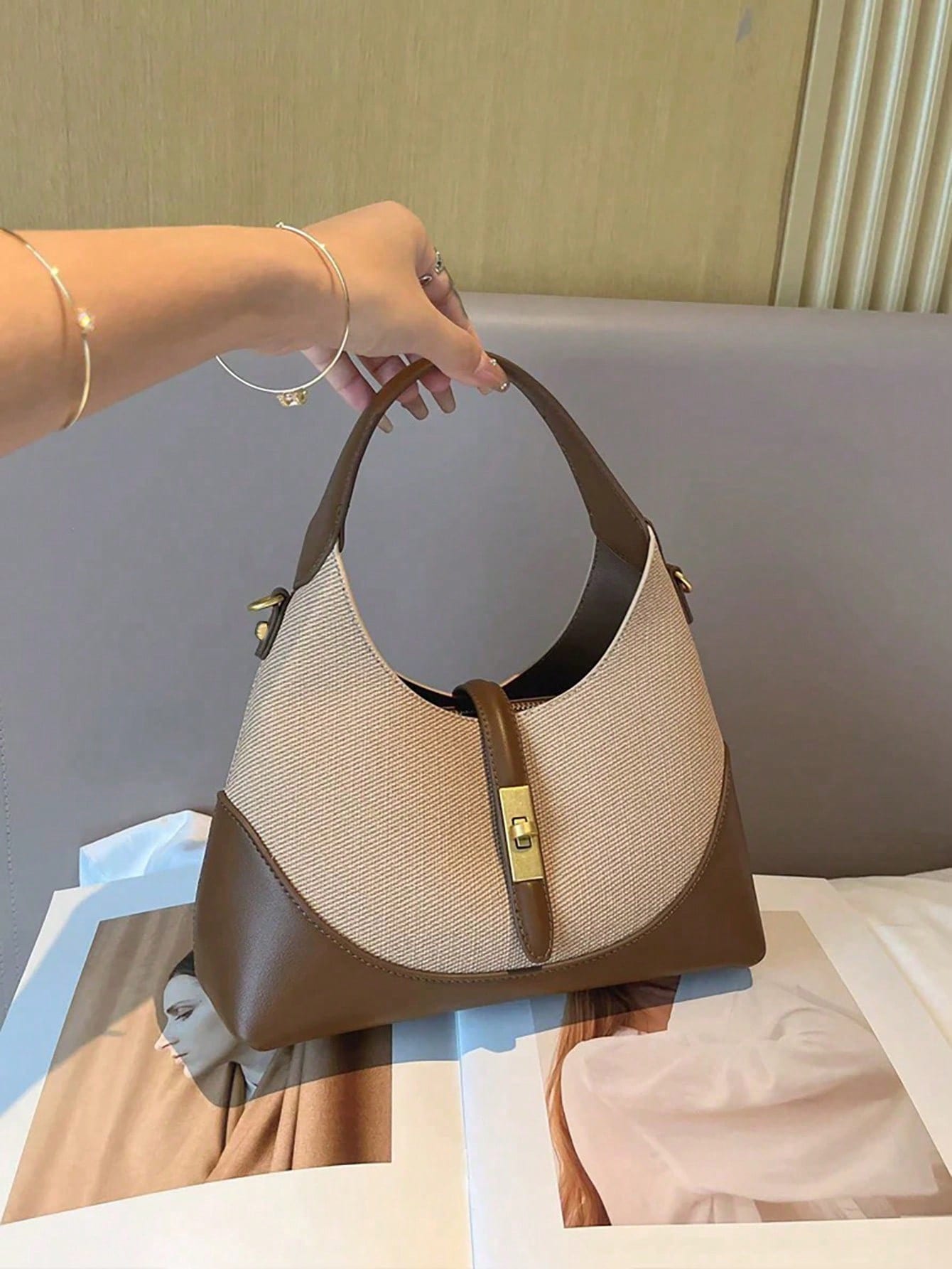 حقيبة ذات تصميم فريد بتصميع ألوان متباينة، حقيبة ك...