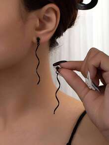 1 对时尚螺旋耳环，适合日常佩戴 - 黑色 - 查看 1