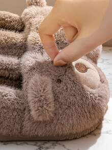 1 par de pantufas infantis de pelúcia com estampa de urso de desenho animado, antiderrapantes, de salto baixo e quentes para uso interno, adequadas para outono/inverno - Caqui - Ver 5