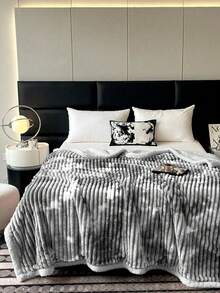 Frazada Aborregada Tie-Dye Confort Premium en Tres Tamaños: Individual, Matrimonial y Queen. Frazada Sherpa: Lujo y Comodidad para Tu Cama. Estilo y Calidez con la Nueva Frazada Aborregada - Gris Claro - Ver 4