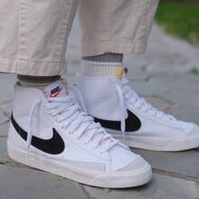 Nike Blazer 77 Vintage 男士经典复古百搭舒适运动休闲高帮运动鞋 - 白色 - 查看 5