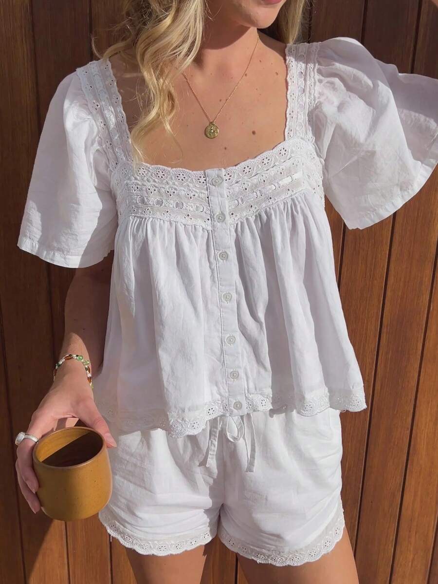 Women Eyelet Babydoll Shirt Top Blouse Y2K Floral Short Sleeve Square Neck Button Front Flowy T Shirts Crop Tops Summer Cute Cropped Peplum Tees Tops Casual Going Out Tops Vintage Aesthetic Clothes Beach Vacation Streetwear - 白色 - 查看 1