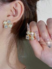 1pair Fashionable & Elegant Lucky Copper Setting With Cubic Zirconia Four-Leaf Clover Stud Earrings For Women, Suitable For Daily Decoration