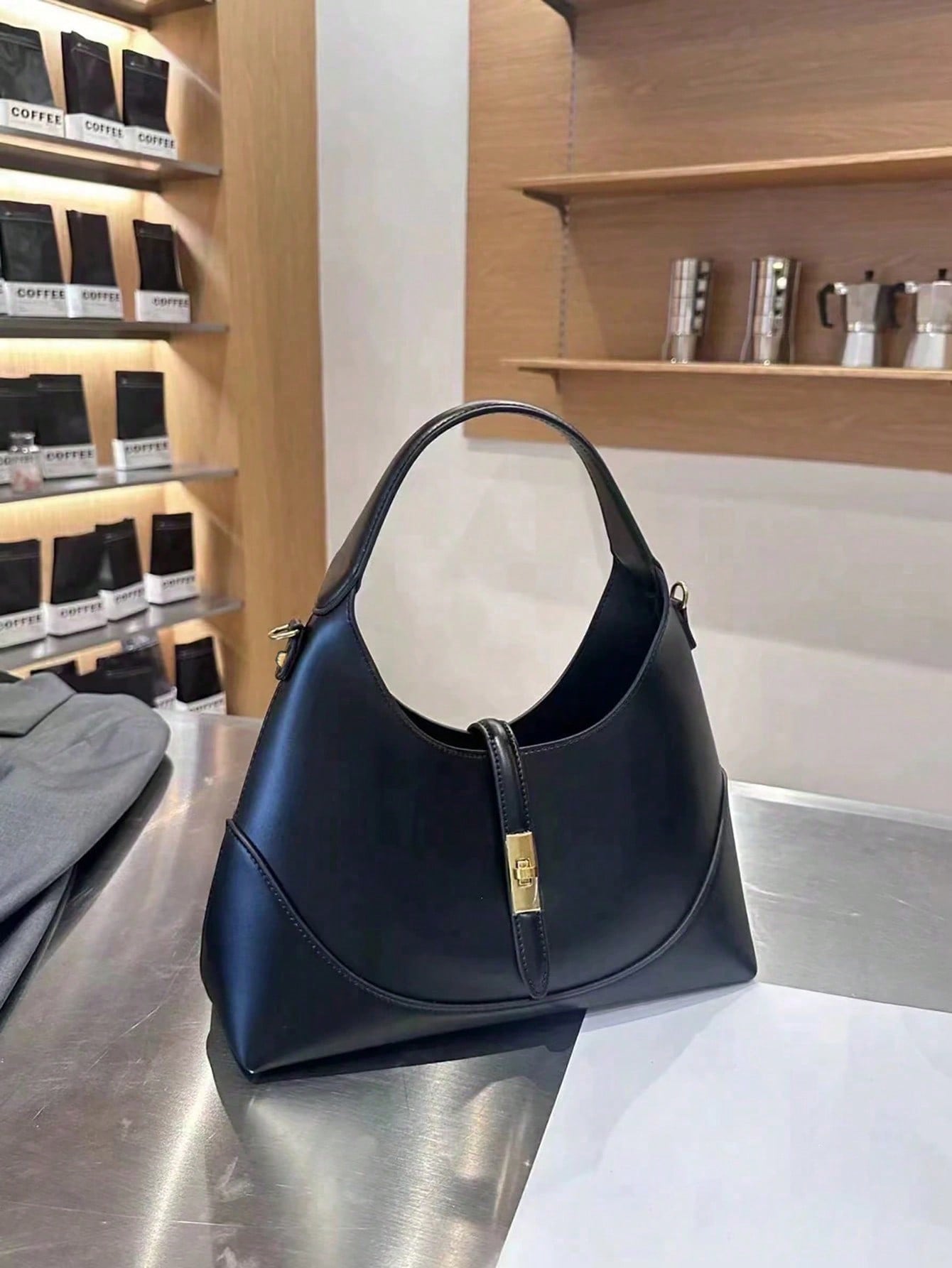 حقيبة ذات تصميم فريد بتصميع ألوان متباينة، حقيبة ك...