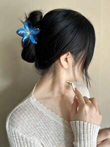 3个8厘米/3.15英寸芙蓉花造型塑料发夹，蓝白相间，轻巧便携，适合日常休闲、派对、通勤、海滩、扎马尾、盘发、洗脸、化妆等场合，是时尚发饰的理想之选。这款发夹造型别致，适合女士日常佩戴，也可作为秋季、冬季或夏季的时尚发饰。 - 彩色 - 查看 3