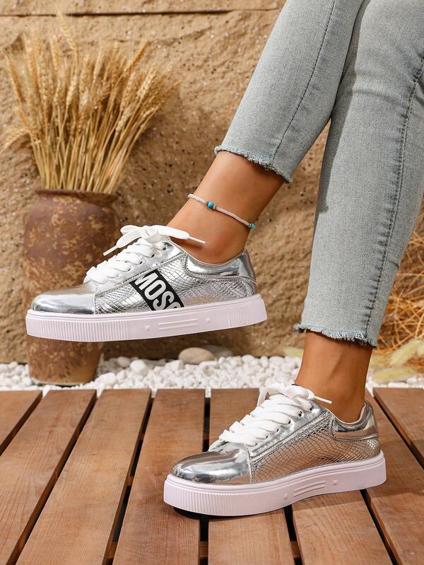 2025 Mode Damen Sneaker mit dicker Sohle und gewebtem Riemen, Muster, einfarbig elegante Fee Silber Pailletten geprägte PU Leder Hochzeit Urlaub Frühling Herbst Ganzjahres Neue Lässig Schuhe, atmungsaktiv schweißabsorbierend leicht weiche Sohle modisch vielseitig Lässig Sneaker