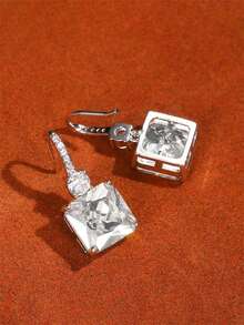 一对优雅的黄色立方氧化锆水滴耳环，适合作为情人节礼物送给女性。 - 銀色 - 查看 8