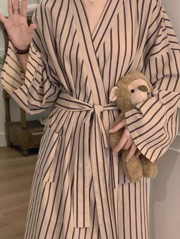 Damen minimalistische europäische Stil Langarm Bademantel/Kimono, gestreifter langer Lässig Schlafanzug, leichter Uni-Farbton, neue Frühlings- und Herbststile, bequemer V-Ausschnitt Bademantel mit Langarm und Taschen, Damen Lässig Nachtwäsche