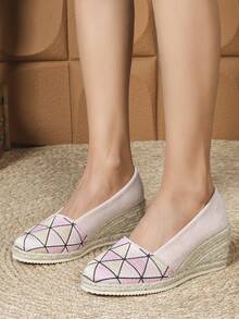 2025 New Woven Fisherman Shoes For Women, Thick Sole Flat Soft Bottom Embroidered Slip-On Loafers