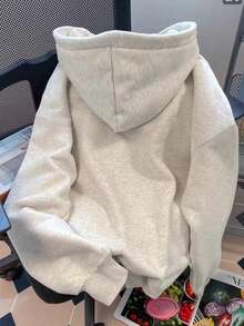 Sudadera hoodie sweatshirt dama mujer gorro capucha encapuchada manga larga algodon bolsa canguro cangurera bolsa bolsillo estampado imitacion bordado letras perro perrito abrigado puppy puppylover dog doglover gorro botitas sweater suetercute tierno suave pachoncita puños rib acanalados numero casual atletica aesthetic homie cossy casa diario frio ciudad urbana moderna juvenil comoda abrigadora caliente calientita ejercicio pijamada - Gris - Ver 2