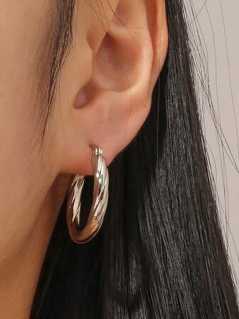 2只复古简约纯色扭绳大号耳环，夸张耳环款式，适合日常佩戴