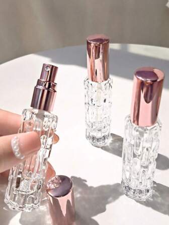 1 Stück nachfüllbare Glas-Parfümflasche mit goldfarbenem Zerstäuber - auslaufsicher, Reisegröße Behälter für Parfüm und Kosmetik, ideal für Proben und persönliche Nutzung, Parfüm Reise-Set | Elegante Parfümflasche | Robuste Glasflasche, Parfüm Reise-Kit. Farbe und Stil sind zufällig.