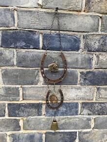 1pc Lucky Horseshoe Wind Chime, Outdoor Iron Love Wind Chime, Retro Horseshoe Design, Valentine's Day Iron Nail Wind Chime Home Decor Lucky Love Wind Chime, Garden Hanging Decor, New Year Gift - Bronze - View 4