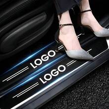 Easypie Selection 5 件装汽车门槛保护条和后备箱保险杠条，带汽车标志的门槛保护条，碳纤维车门入口保护贴纸边缘保护，多种汽车标志可选 - 4pcs門檻條+1pcs後行李箱保護條 - 查看 8