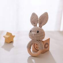 1pc Hand Knitted Rabbit Rattle - Soft Plush Rabbit Ring Toy, Multi-Color Rabbit Baby/Infant Rattle Toy, Baby Sleep Aid Tool, Concentration Training, Easy To Grab Suitable For Infants And Toddlers, Mixed Textile, Promotes Visual And Auditory Development, And Trains Their Grasping Of Baby Toys, Attracts Baby's Attention, Soothing Ringing Sound, Suitable For Nursery Decor, Cognitive Development, Suitable For Easter, Christmas, Birthday And Newborn Gifts, Easter Gift