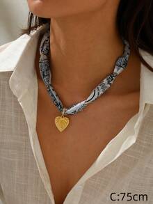 Colar com pingente de coração em dois tons, estampa de leopardo e correntes múltiplas, acessório perfeito para o dia a dia e férias, ideal para presentear mulheres.