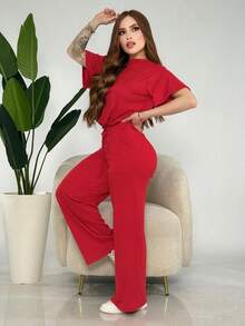 ¡Comodidad y estilo en un solo conjunto! Dale un upgrade a tu outfit con nuestro conjunto de 2 piezas: blusa con resorte + pantalón súper cómodo. Disponible en varios colores, unitalla y XL. ✨ - Rojo - Ver 3